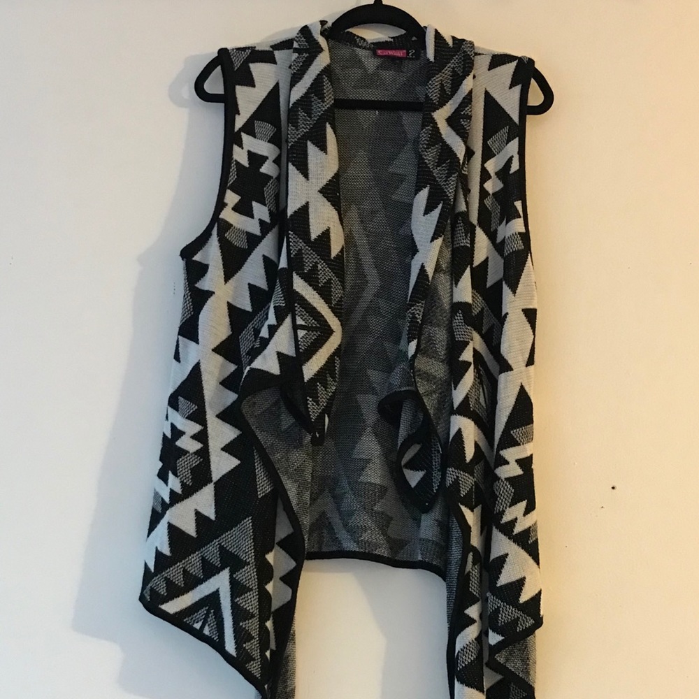 Black & White Classy Sleeveless Cardigan